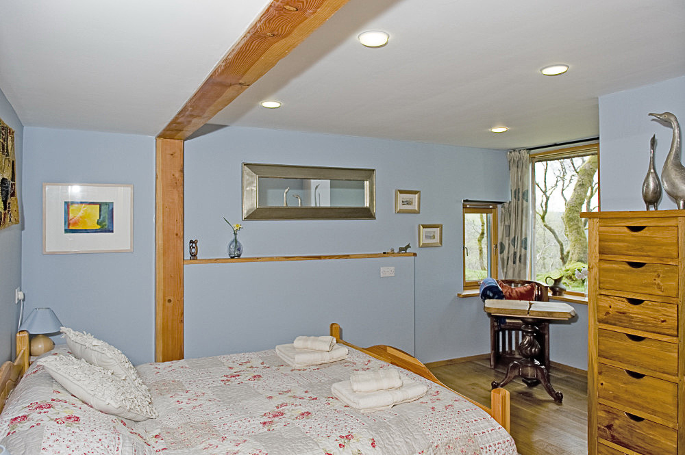 double bedroom, Sithean - environmentally sensitively constructed, high quality Self-catering holiday accommodation. Glen Lonan, Taynuilt, near Oban, Argyll, Scottish highlands, Scotland 

C180507NF5D0166-10S0