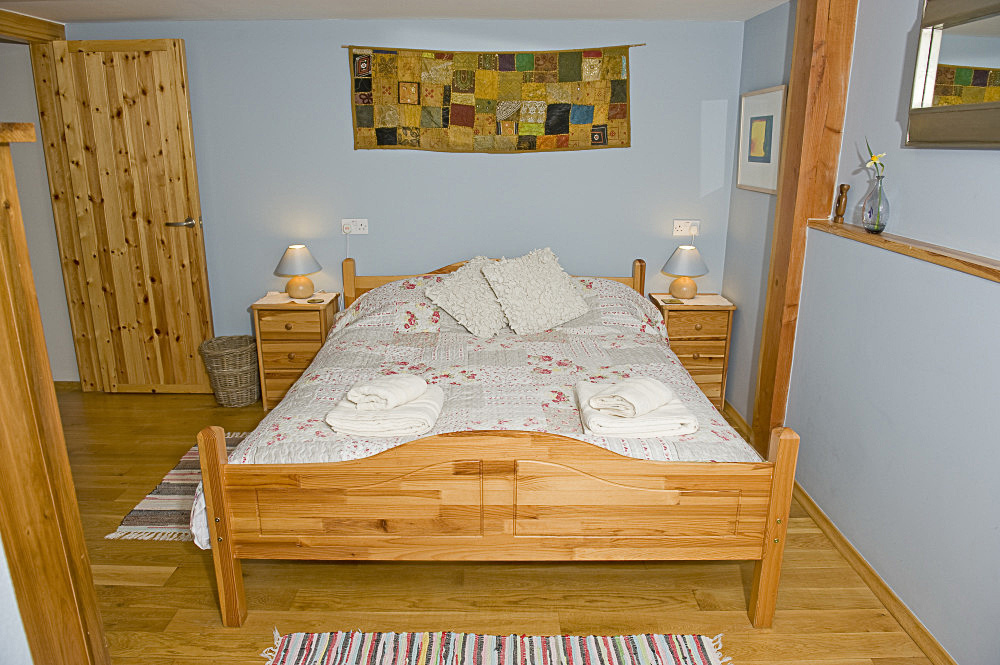 double bedroom, Sithean - environmentally sensitively constructed, high quality Self-catering holiday accommodation. Glen Lonan, Taynuilt, near Oban, Argyll, Scottish highlands, Scotland 

C180507NF5D0171-20S0