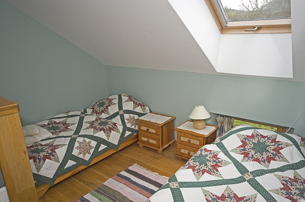 mezzanine with twin beds, Sithean - environmentally sensitively constructed, high quality Self-catering holiday accommodation. Glen Lonan, Taynuilt, near Oban, Argyll, Scottish highlands, Scotland 

C180507NF5D0178-1CS0