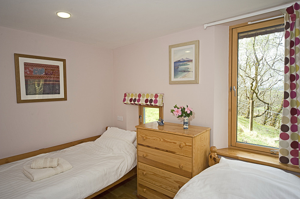 twin bedroom, Sithean - environmentally sensitively constructed, high quality Self-catering holiday accommodation. Glen Lonan, Taynuilt, near Oban, Argyll, Scottish highlands, Scotland 

C180507NF5D0155-10S0